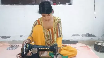 Desi Indian Bhabhi Ko Darji Ne Lund Daal Khub Choda And Facial On Her Mouth (Hindi Audio)