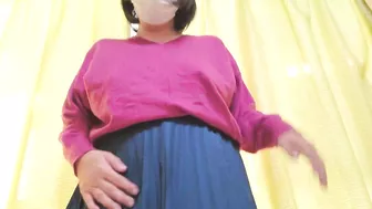 A Married Woman Who Masturbates Standing Nipples While Getting Excited With No Bra