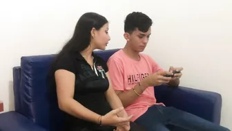 My Colombian Latin Stepsister Was At Home And Asked Me To Teach Her How To Play With The Cell Phone She Very Horny Showed Me Her Beautiful Ass - Porn In Spanish