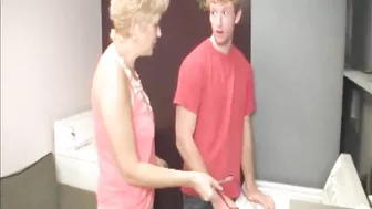 Old Milf Cum Facial At Laundry Room