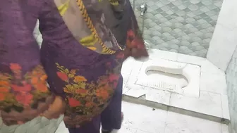 Indian Sex Chat In The Bathroom