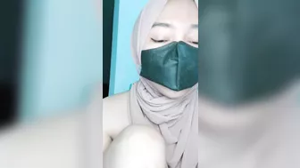 Already Horny, This Hijab Girl Is Masturbate Until Wet