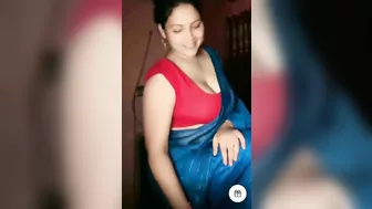 Beautiful Indian Wife Showing Her Boobs And Pussy