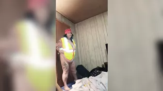 This Horny Construction Worker Picks Up Trash N Lets U Bend That Ass