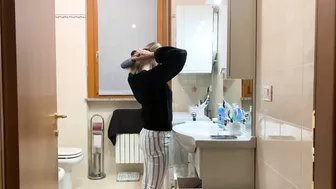 La Fidanzata Di Mio Fratello Si Chiude In Bagno E Vuole Che La Scopo. Dialoghi Italiano. Ankle Socks