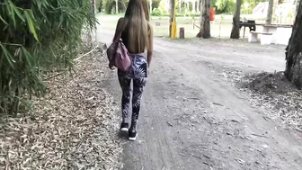 A Mi Novia Sexy Rubia Le Gusta Hacer Travesuras En El Bosque Y Calentar A Los Hombres