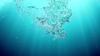 Hungarian Baddy Lidia Gets Horny Underwater With Pussy