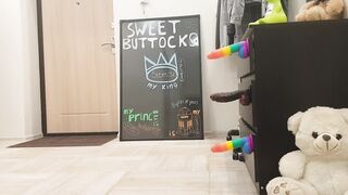 Sweetbuttocks - Naked Girl Meets Delivery Guy