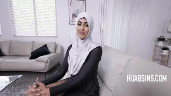 Hijabsins - Muslim Girl Thanks Professor For Rescuing Her Reputation - Sophia Leone, Rion King