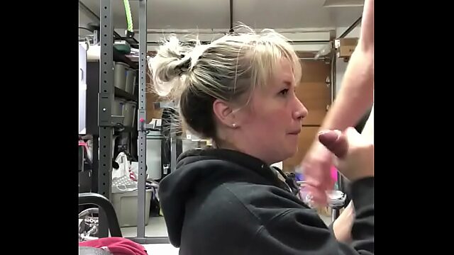 Thick Hairdresser Gets Pounded Hard From Behind