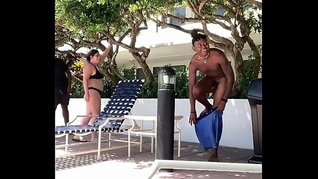 Miami Swinging: Interracial Blowjob For Cash