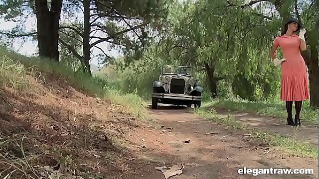 Hot Threesome Outdoors With Bonnie And Clyde