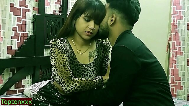 Amateur Indian Bhabhi's Secret Office Tryst With Young Stud