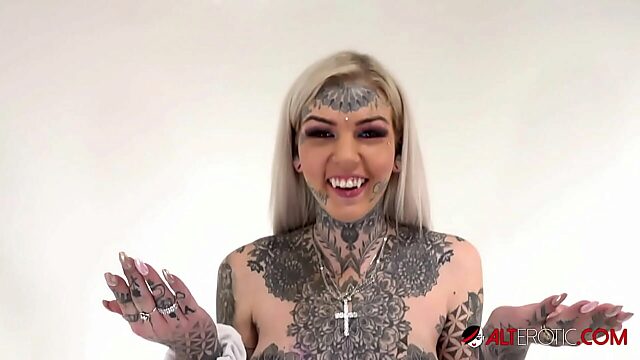 Tattooed Jessica's Big Tits Solo Ride On The Tremor