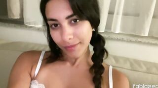 Vestidito Blanco, Guiños Anales, Vagina Mojada - Morena Amateur