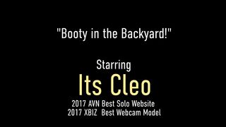 Naked Webcammer Its Cleo Ass Fucks Herself In The Back Patio