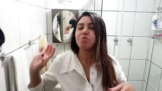 Sarah Rosa │ Washing The Bathroom