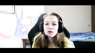 Gamer Girl Tries To Play While Getting Fucked