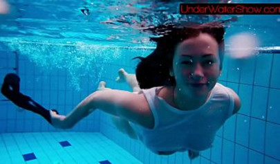 Gorgeous Teen Strips Naked While Swimming In The Pool