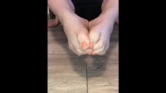 Oiled Toes Hot Play