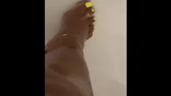 Wet Neon Toes