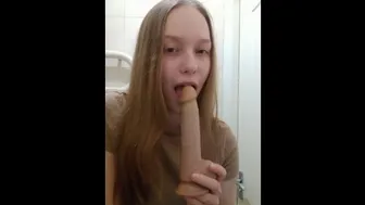 Sexy Girl Performs Oral Sex With A Dildo