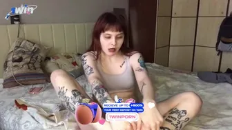 Hot Bitch Has Her Own Fetish: Licking Her Legs And Feet