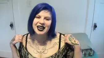 Tattooed Cam Girl With Big Ass And Tits Plays With Her Pussy