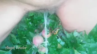 Hairy Pussy Peeing Over Apples In The Garden - Angel Fowler