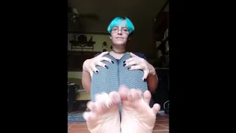 Toe Tease In Tiktok Leggings