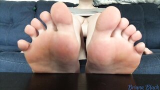 Close Up Big Feet Toe Scrunching And Wiggling_Brianablack_1080P