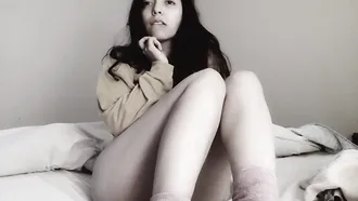 Petite Horny Spreads Her Sexy Legs To Masturbate With No Shame In A Hot Video