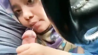 Amateur Malaysian Chick Takes A Dick In Her Mouth And Loves It