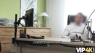 Vip4K. El Trabajador De Comida Rápida Necesita Mucho Efectivo Para