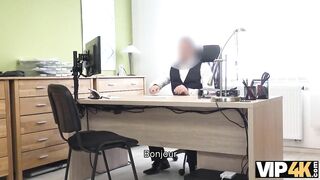 Vip4K. Porno De Fille Sexy Qui Se Fait Ramoner Pour Obtenir De L'argent À La Fin