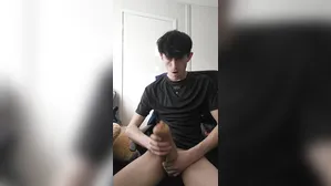 Hot 18Yo Twunk Uses Pussy To Wank