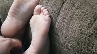 Naturalfootgoddess' Feet Tickled