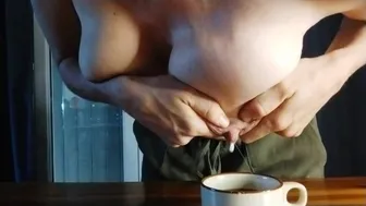 Du Lait Chaud Dans Mon Café! Hot Milky Coffee, Busty Manual Lactation, Big Boobs Milk