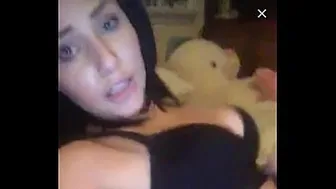 Cam Girl On Periscope Twerking