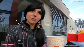 Famosa Youtuber Latina Va Al Mcdonald Y Termina Con Salsa Sobre Ella - 'Es Muy Grande, Metemelo Todo