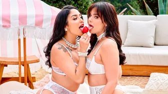 Violet Starr And Vanessa Sky Are Fucking In The 69 Pose In The Bed