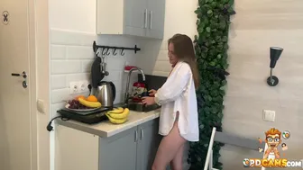 Beauty Webcam Girl Masturbate In The Kitchen