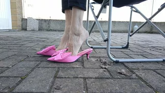 Skinny Feet Dangling And Dropping Woman Fuchsia Mules (Avi)