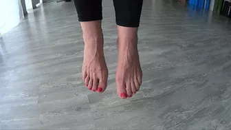 Hanging Feet Veins Inflation 2 (V)