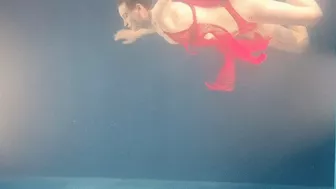 Underwater Beauties - Our First Dive For Pose - Enjoy The Finest Legs And Sensual Posing