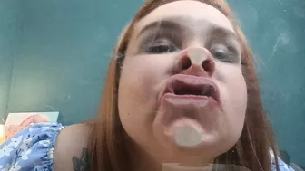 The Hottie Decided To Smudge Her Face In The Water